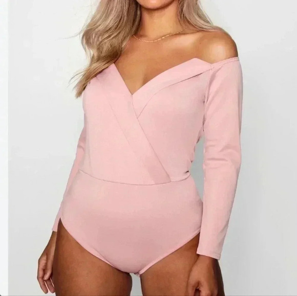 Boohoo PLUS WRAP FRONT PLUNGE STRUCTURED BODYSUIT. Nwt size 12 - Picture 1 of 6